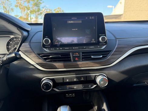 Used 2025 Nissan Altima 2.5 SV image 17