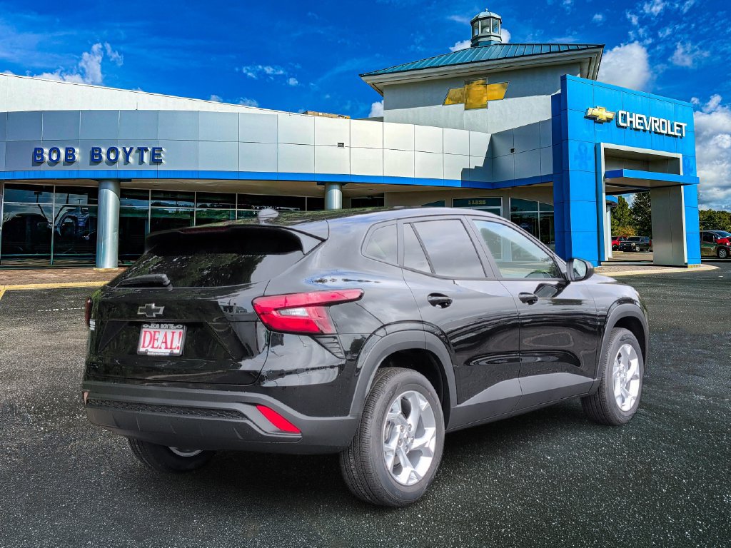 New 2026 Chevrolet Trax LS w/ LS Convenience Package FWD image 7