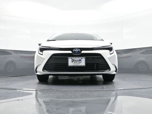 Certified 2025 Toyota Corolla LE image 25