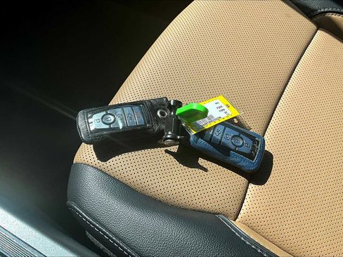 Used 2024 Ford F250 Lariat w/ Chrome Package image 13