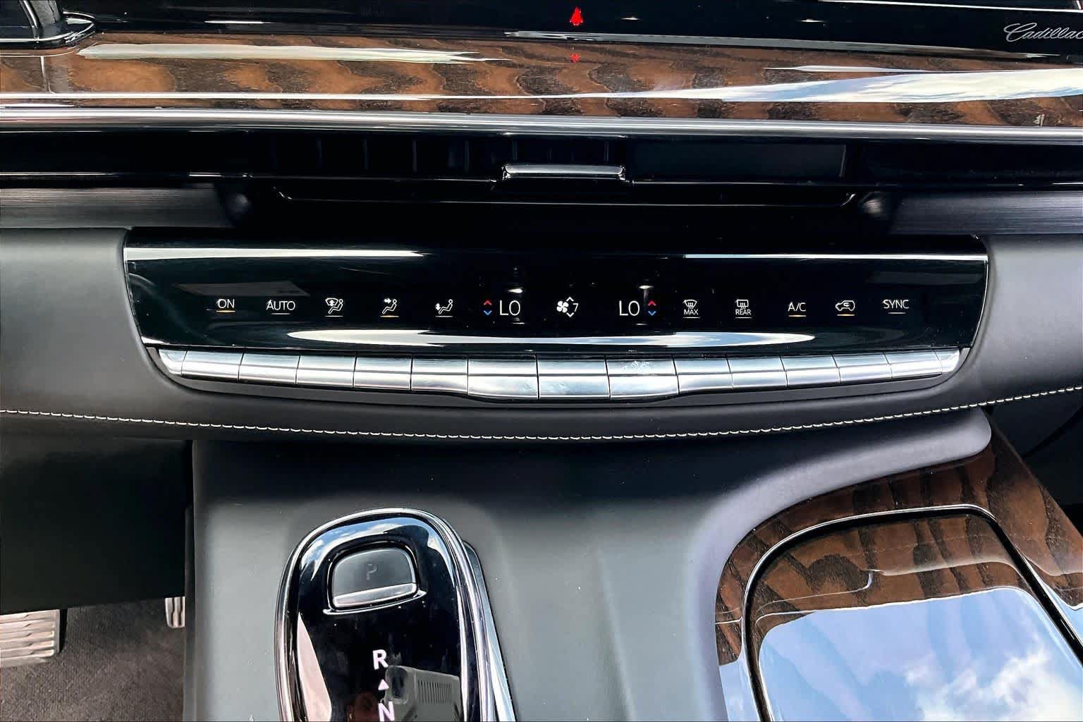 Used 2022 Cadillac Escalade Premium Luxury Platinum AWD/4WD image 33