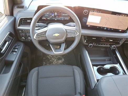 New 2026 Chevrolet Suburban LS image 7