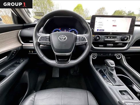 Used 2024 Toyota Grand Highlander AWD image 6