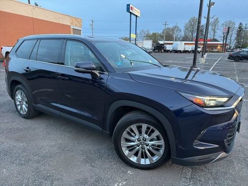 Used 2024 Toyota Grand Highlander AWD image 1