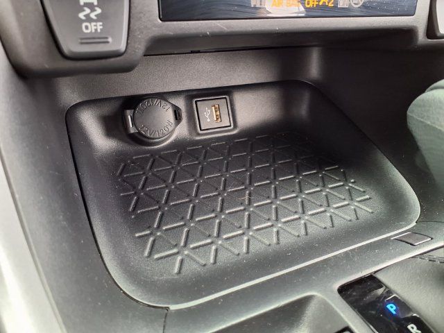 Used 2025 Toyota RAV4 XLE AWD/4WD image 31