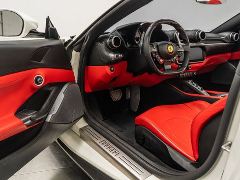 Used 2020 Ferrari Portofino image 23