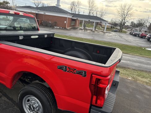 Used 2022 Ford F250 XL w/ Power Equipment Group image 6
