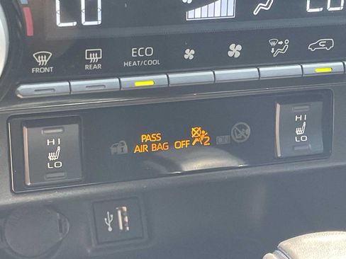 Used 2025 Toyota RAV4 XSE AWD/4WD image 22