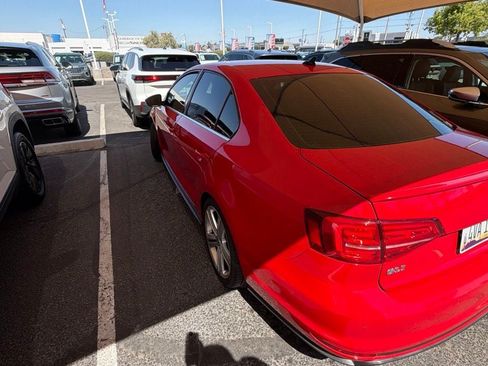 Used 2017 Volkswagen Jetta GLI FWD image 18