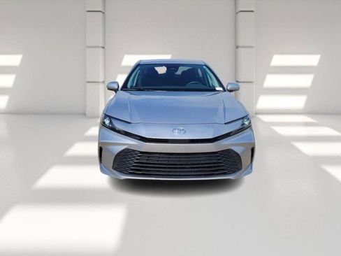 Used 2025 Toyota Camry LE image 2