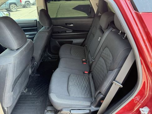 Used 2022 Nissan Pathfinder SV AWD/4WD image 15