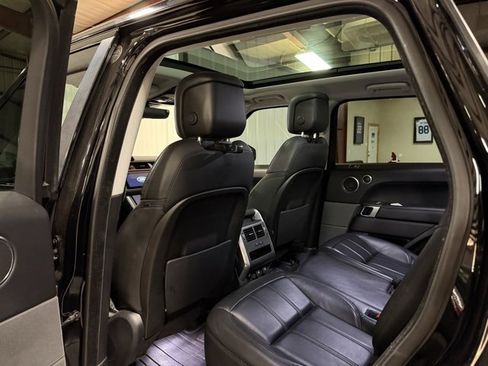 Used 2019 Land Rover Range Rover Sport SE image 10