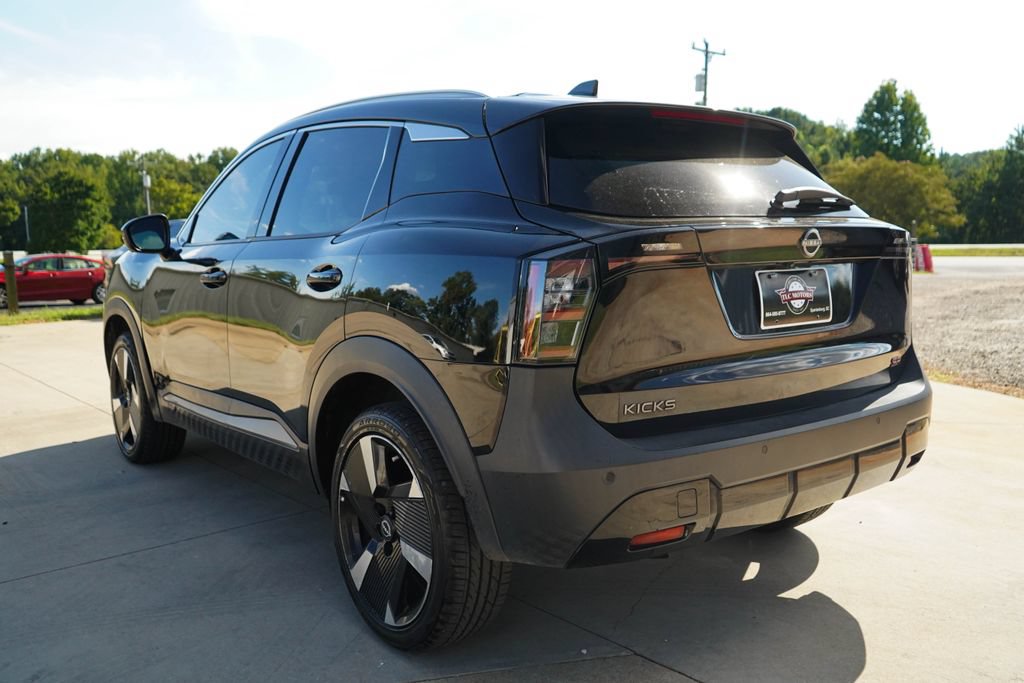 Used 2025 Nissan Kicks SR FWD image 4