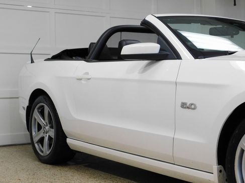 Used 2013 Ford Mustang GT Premium image 24