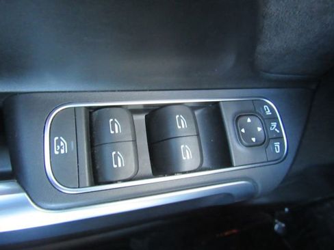 Used 2023 Mercedes-Benz EQB 300 4MATIC image 36