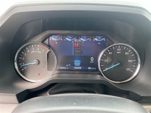 Used 2024 Ford Expedition XLT image 12