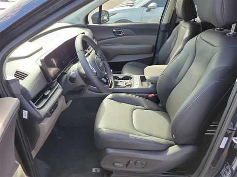 New 2026 Kia Carnival EX image 22