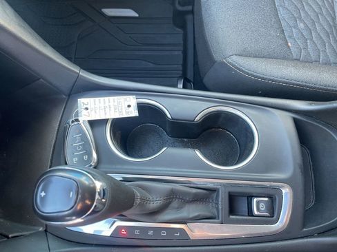 Used 2020 Chevrolet Equinox LT w/ Driver Convenience Package image 19