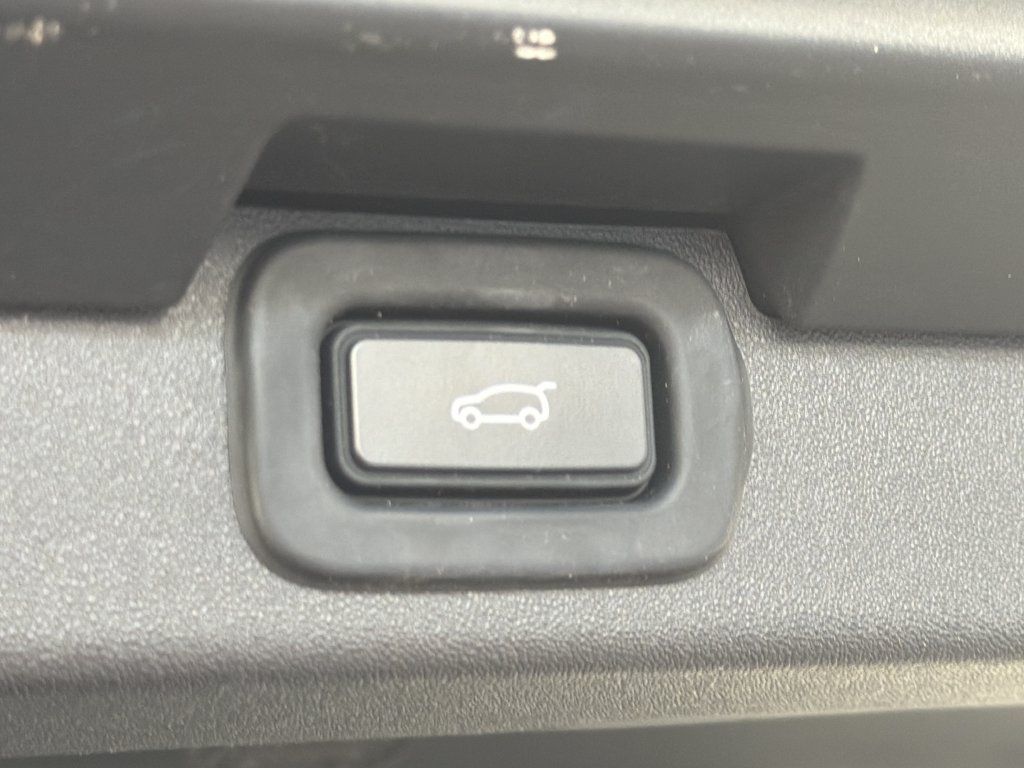 Used 2021 Land Rover Discovery S AWD/4WD image 9