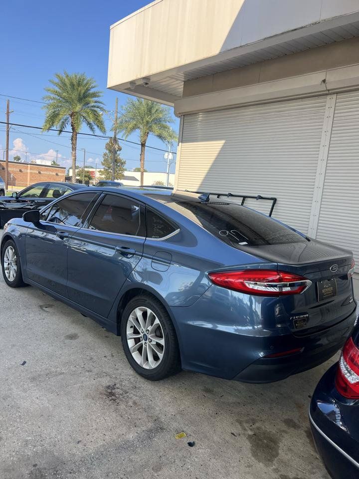 Used 2019 Ford Fusion SE FWD image 4