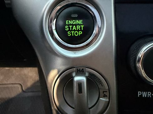 Used 2013 Toyota Land Cruiser image 19