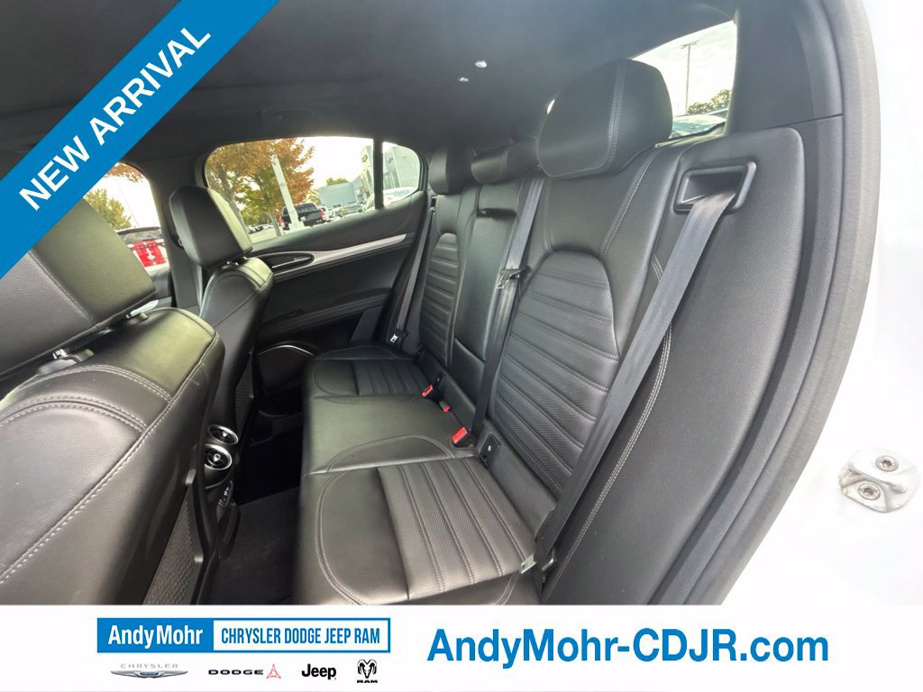 Used 2023 Alfa Romeo Stelvio Veloce AWD/4WD image 14