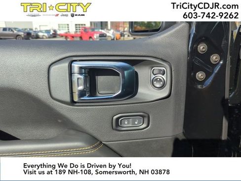 New 2025 Jeep Gladiator Sport image 11