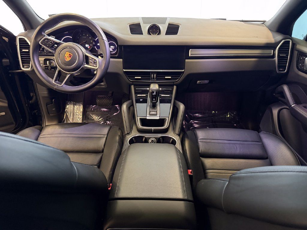 Certified 2023 Porsche Cayenne Platinum Edition AWD/4WD image 17