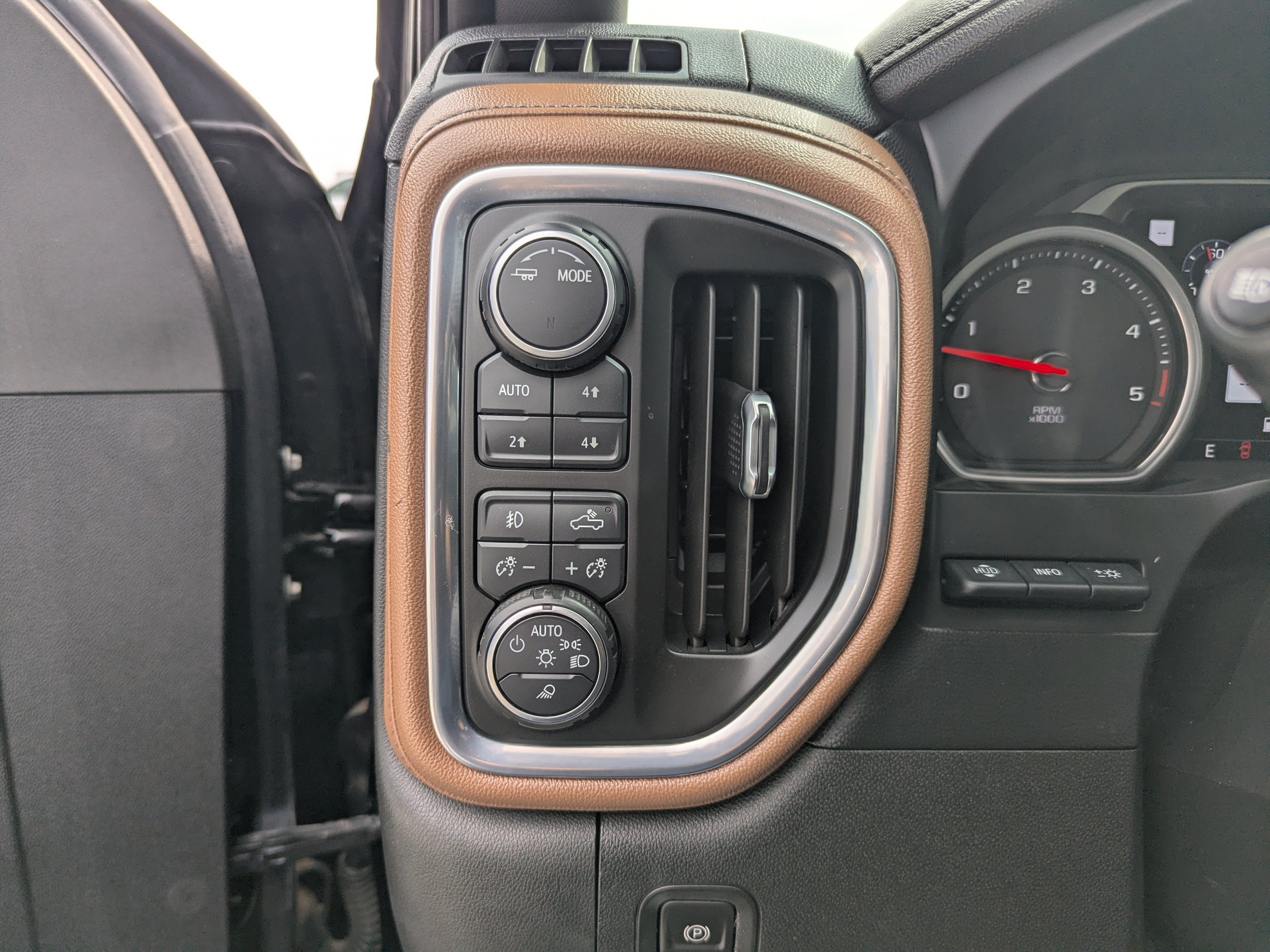 Certified 2020 Chevrolet Silverado 2500 High Country w/ Z71 Off-Road Package AWD/4WD image 14