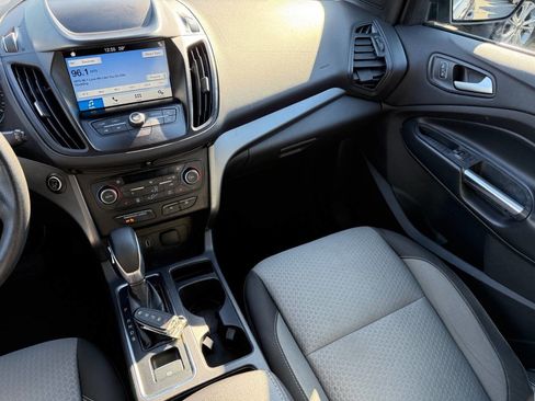 Used 2019 Ford Escape SE image 19