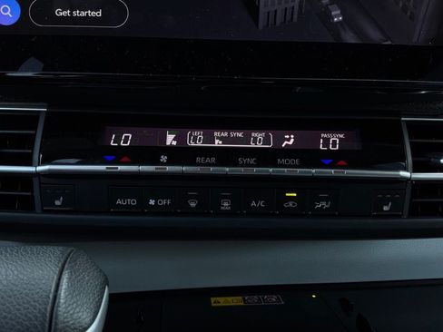Used 2025 Toyota Sienna XLE FWD image 34