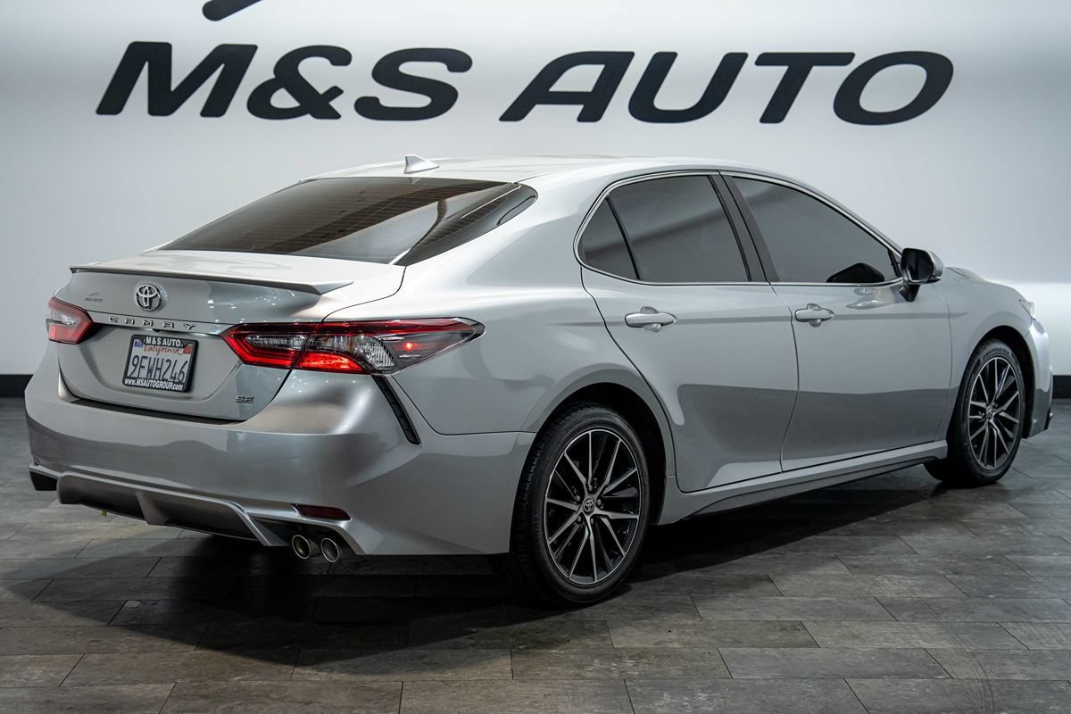 Used 2021 Toyota Camry SE w/ Convenience Package FWD image 2