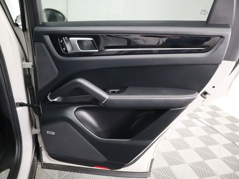 Used 2021 Porsche Cayenne image 28