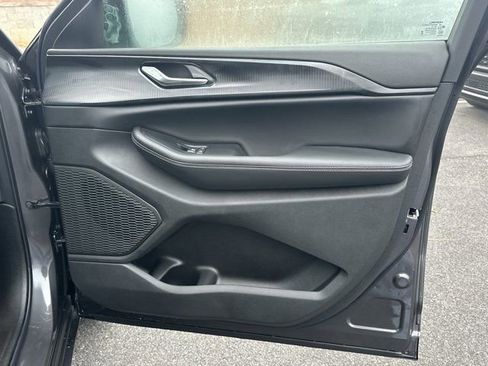 New 2025 Jeep Grand Cherokee Altitude image 16