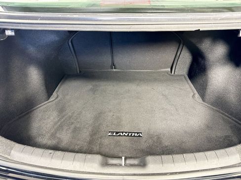 Used 2020 Hyundai Elantra SE image 24