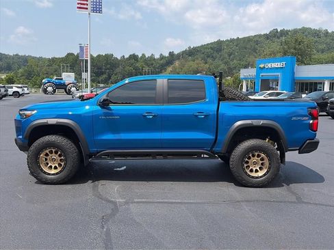 Used 2023 Chevrolet Colorado ZR2 w/ ZR2 Convenience Package III AWD/4WD image 2