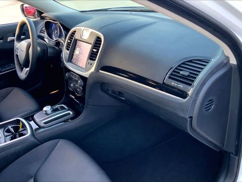 Used 2023 Chrysler 300 Touring w/ Sport Appearance Package image 18