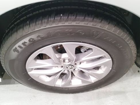 Used 2024 Toyota Sienna XLE FWD image 46