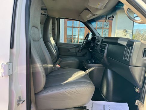 Used 2012 Chevrolet Express 3500 image 19