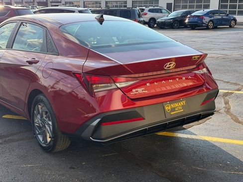 Used 2024 Hyundai Elantra SEL FWD image 7