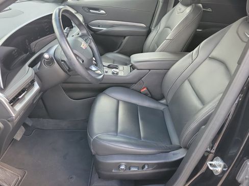 Used 2025 Cadillac XT4 Premium Luxury image 5