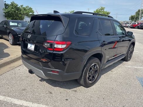 Used 2025 Honda Pilot TrailSport image 25