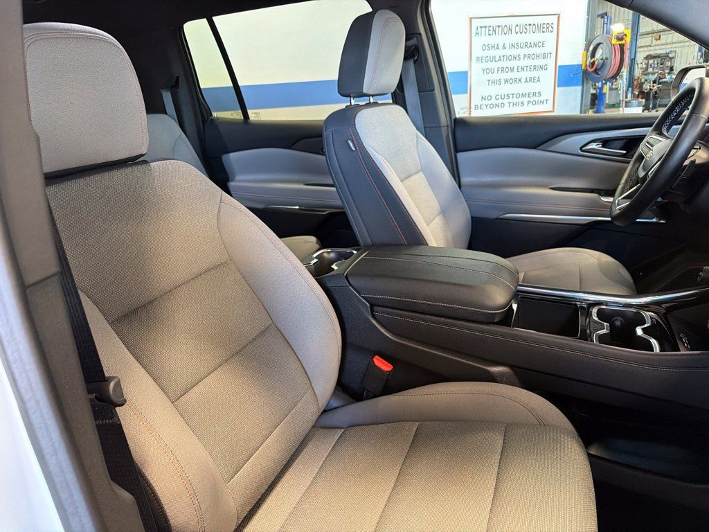 Used 2026 Chevrolet Traverse LT w/ Driver Confidence Package AWD/4WD image 31