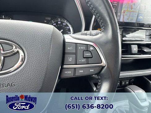 Used 2020 Toyota Highlander XLE AWD/4WD image 23