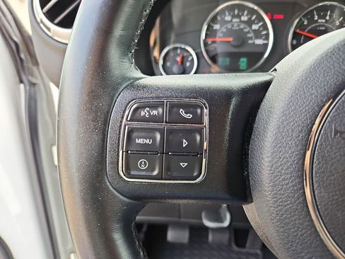 Used 2018 Jeep Wrangler Unlimited Sahara w/ Connectivity Group image 16