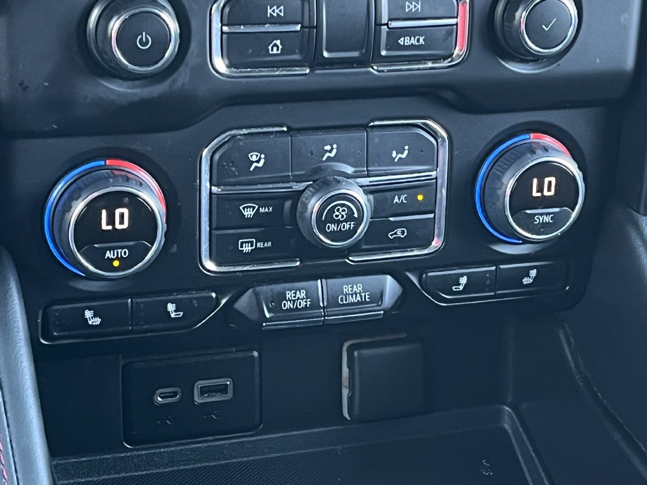 Used 2022 Chevrolet Tahoe RST AWD/4WD image 18