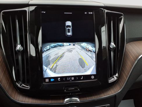 Used 2022 Volvo XC60 B5 Momentum w/ Advanced Package image 18