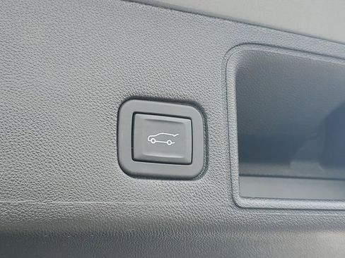 Certified 2024 GMC Terrain SLT AWD/4WD image 9