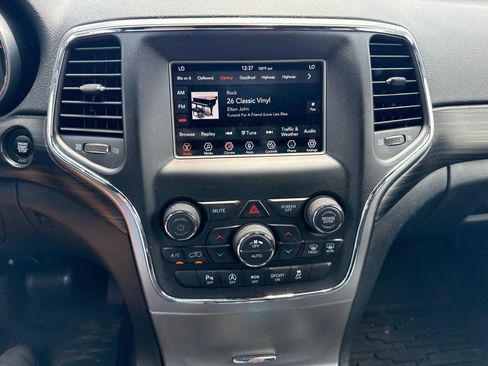 Used 2021 Jeep Grand Cherokee Laredo AWD/4WD image 14