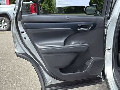 Certified 2024 Toyota Highlander XLE AWD/4WD image 20